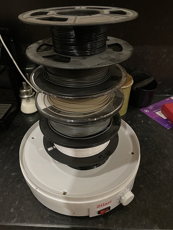 Filament spools